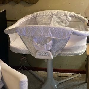 Halo twin bassinet